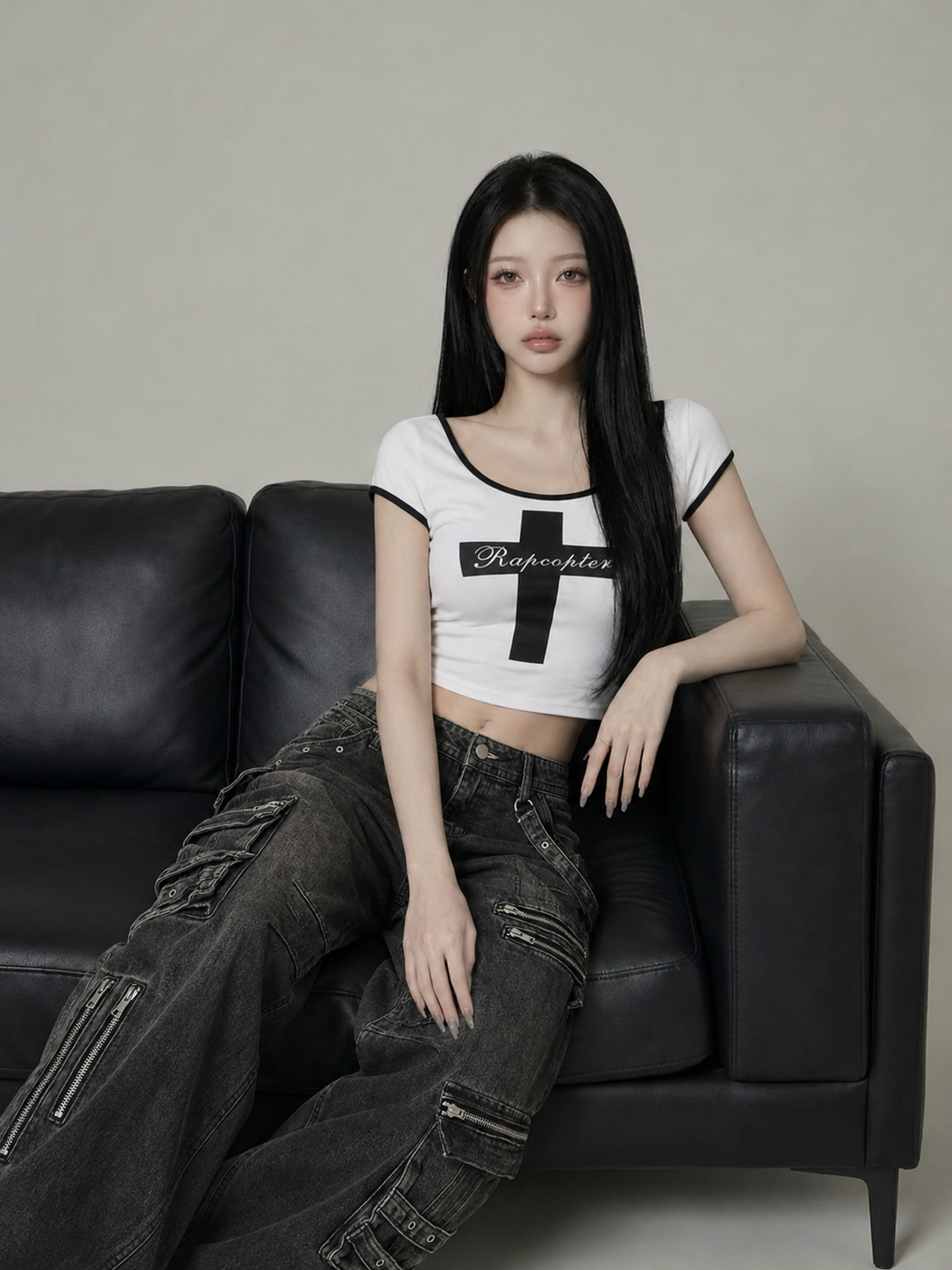 クロスグラフィッククロップドTシャツ