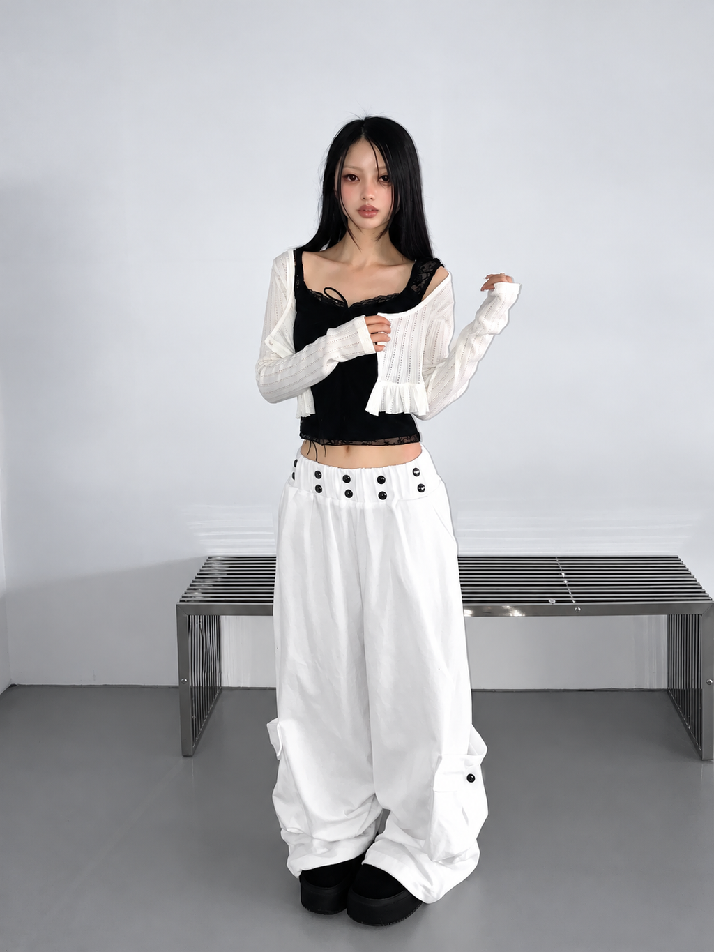 スタッズアクセントワイドスウェットパン