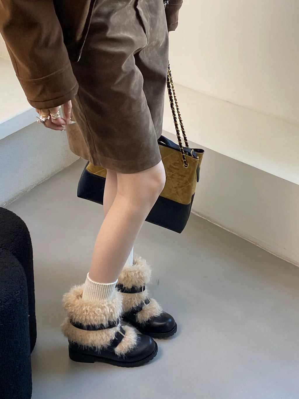 ファーバックル厚底ショートブーツ