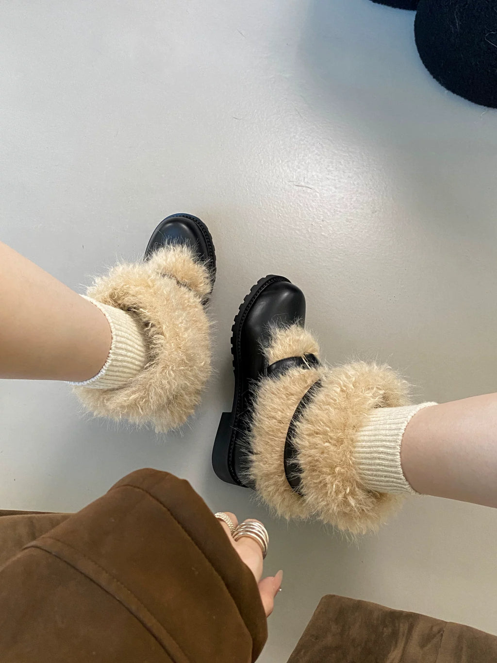 ファーバックル厚底ショートブーツ