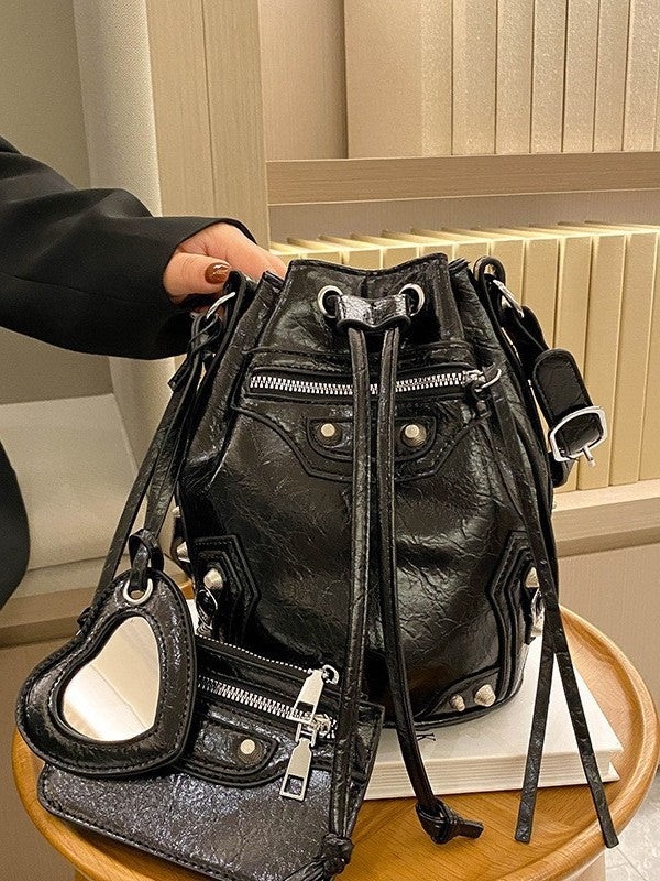 スタッズレザー巾着ショルダーバッグ