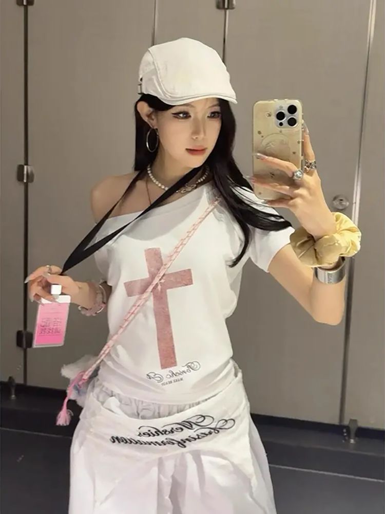 グラフィッククロスプリントTシャツ