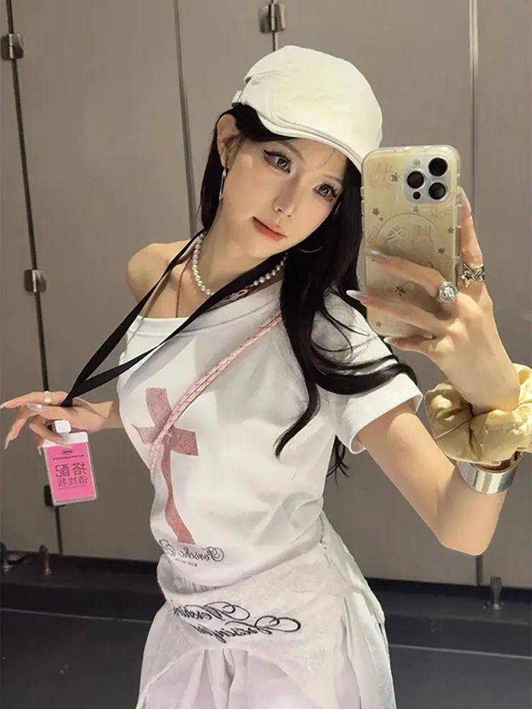 グラフィッククロスプリントTシャツ