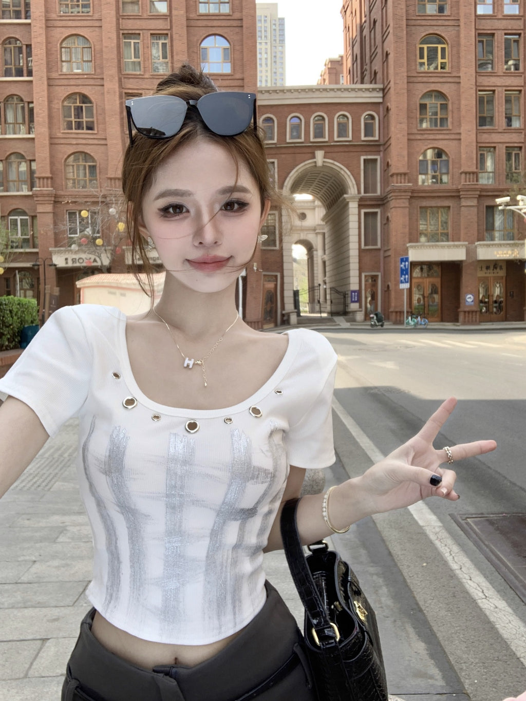 アイレットグラフィッククロップドTシャツ